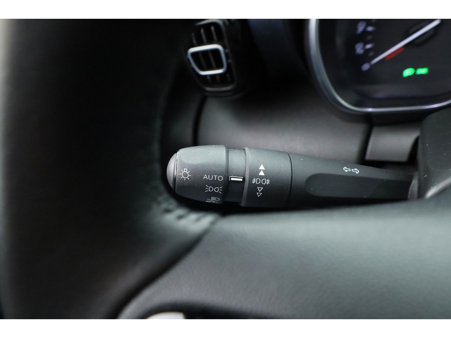 Citroën C3 Aircross 1.2 PureTech Shine Pack Business | Aut. | Pano | Apple CarPlay | Stoelverw. | Camera | Navi | 17''