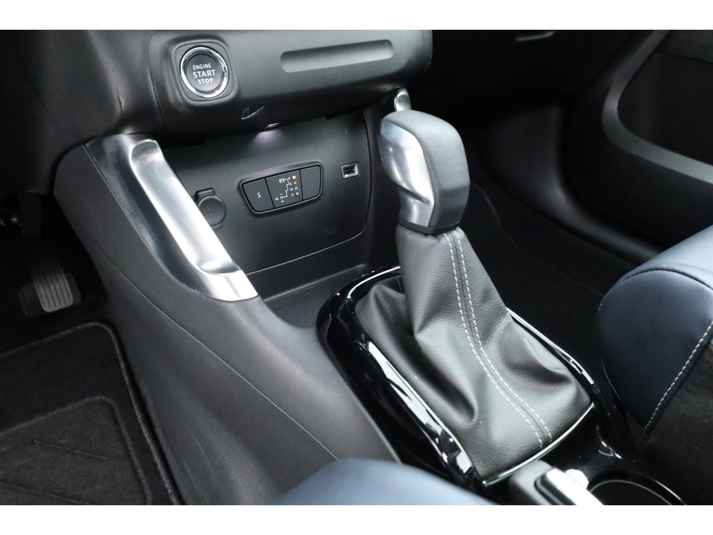 Citroën C3 Aircross 1.2 PureTech Shine Pack Business | Aut. | Pano | Apple CarPlay | Stoelverw. | Camera | Navi | 17''