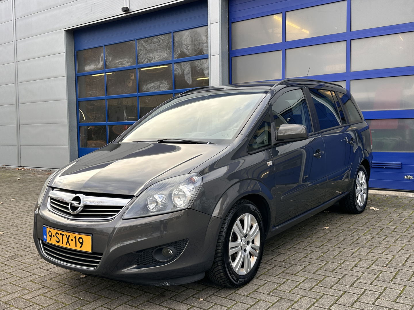 Opel Zafira 1.8 Cosmo | Handel / Export | Cruise Control | Trekhaak | Airconditioning | 16" Lichtmetaal |