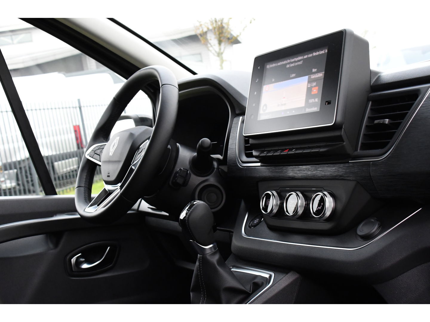 Renault Trafic 2.0 170 L2H1 DC Black Edition Extra Cruise, Camera, Carplay, LED, 170pk, Stoelverwarming, 2 x Schuifdeur, NAVI, Automaat, Clima, Uniek!