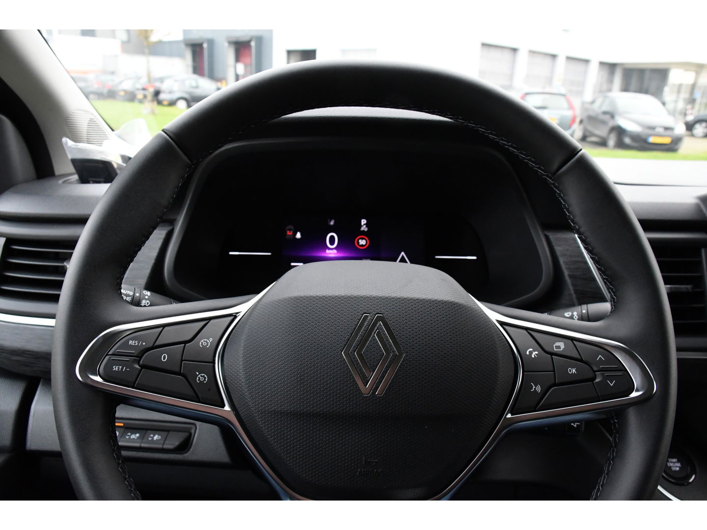 Renault Trafic 2.0 170 L2H1 DC Black Edition Extra Cruise, Camera, Carplay, LED, 170pk, Stoelverwarming, 2 x Schuifdeur, NAVI, Automaat, Clima, Uniek!