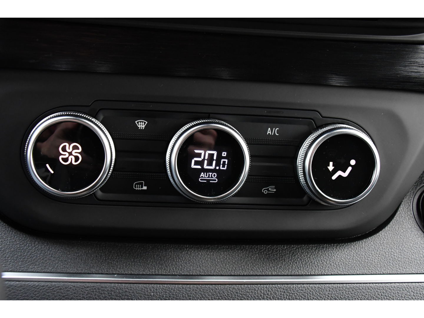 Renault Trafic 2.0 170 L2H1 DC Black Edition Extra Cruise, Camera, Carplay, LED, 170pk, Stoelverwarming, 2 x Schuifdeur, NAVI, Automaat, Clima, Uniek!