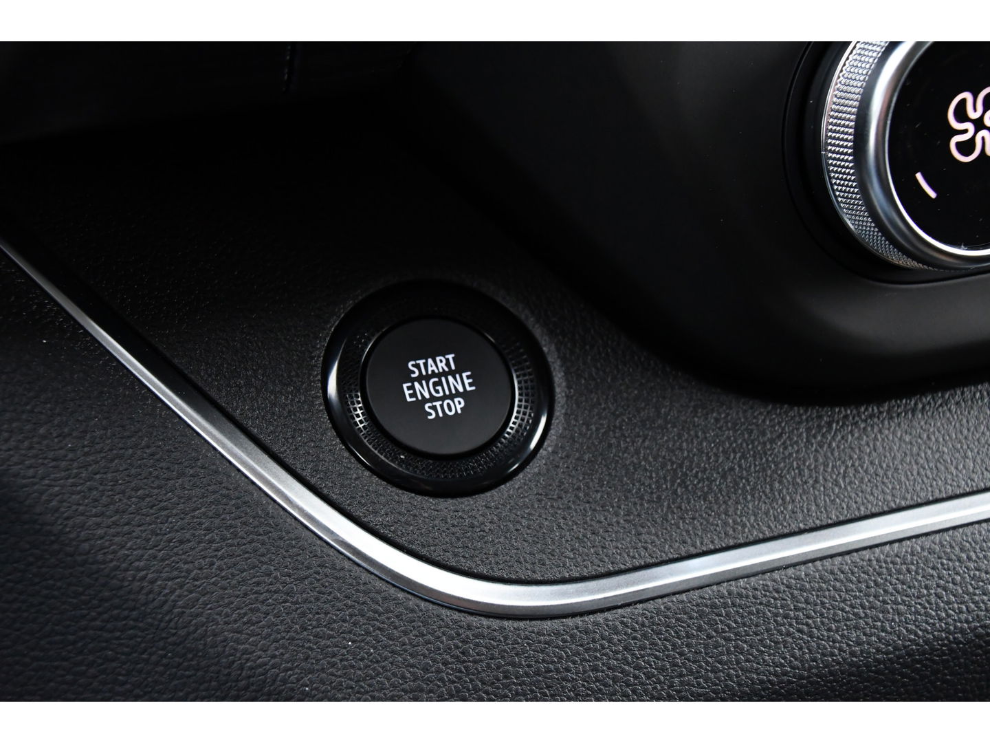 Renault Trafic 2.0 170 L2H1 DC Black Edition Extra Cruise, Camera, Carplay, LED, 170pk, Stoelverwarming, 2 x Schuifdeur, NAVI, Automaat, Clima, Uniek!