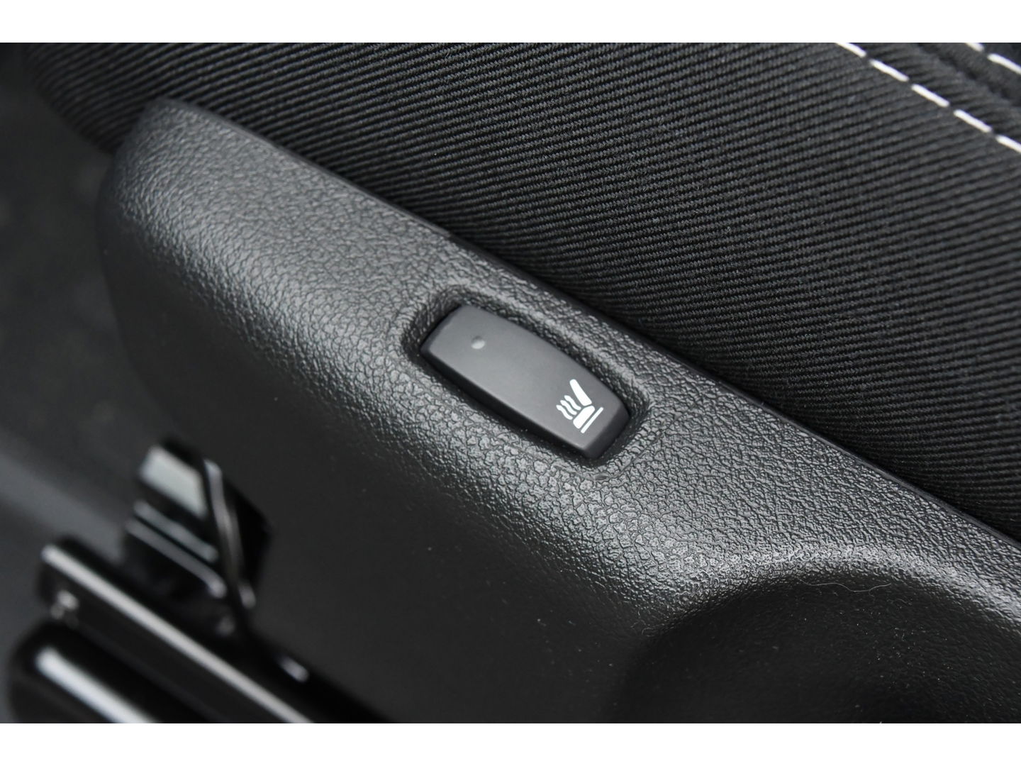 Renault Trafic 2.0 170 L2H1 DC Black Edition Extra Cruise, Camera, Carplay, LED, 170pk, Stoelverwarming, 2 x Schuifdeur, NAVI, Automaat, Clima, Uniek!