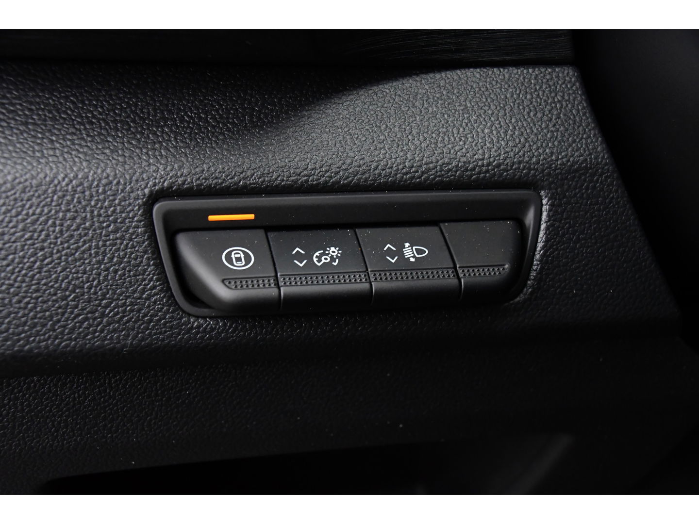 Renault Trafic 2.0 170 L2H1 DC Black Edition Extra Cruise, Camera, Carplay, LED, 170pk, Stoelverwarming, 2 x Schuifdeur, NAVI, Automaat, Clima, Uniek!