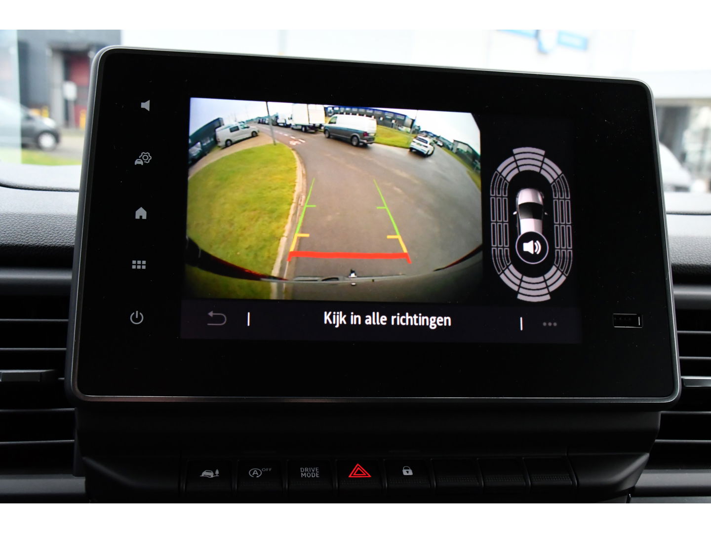 Renault Trafic 2.0 170 L2H1 DC Black Edition Extra Cruise, Camera, Carplay, LED, 170pk, Stoelverwarming, 2 x Schuifdeur, NAVI, Automaat, Clima, Uniek!