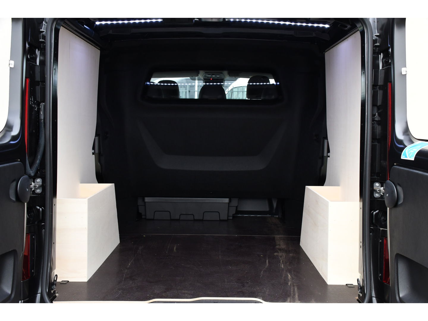 Renault Trafic 2.0 170 L2H1 DC Black Edition Extra Cruise, Camera, Carplay, LED, 170pk, Stoelverwarming, 2 x Schuifdeur, NAVI, Automaat, Clima, Uniek!