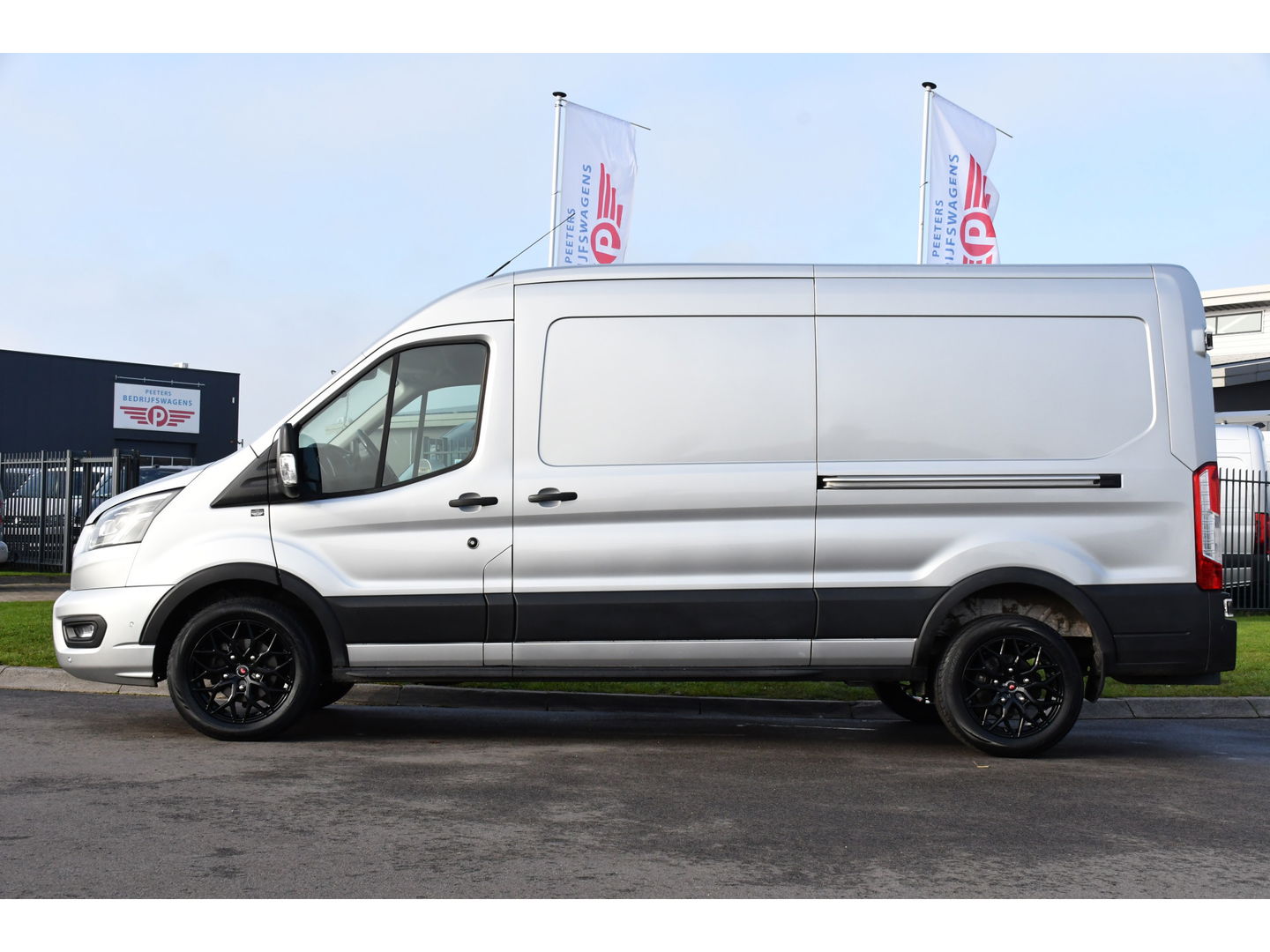 Ford Transit 350 2.0 TDCI L3H2 Limited PB Edition Adaptieve Cruise, 360 Camera, Carplay, 185pk, Automaat, Xenon, 2 x Schuifdeur, Uniek!