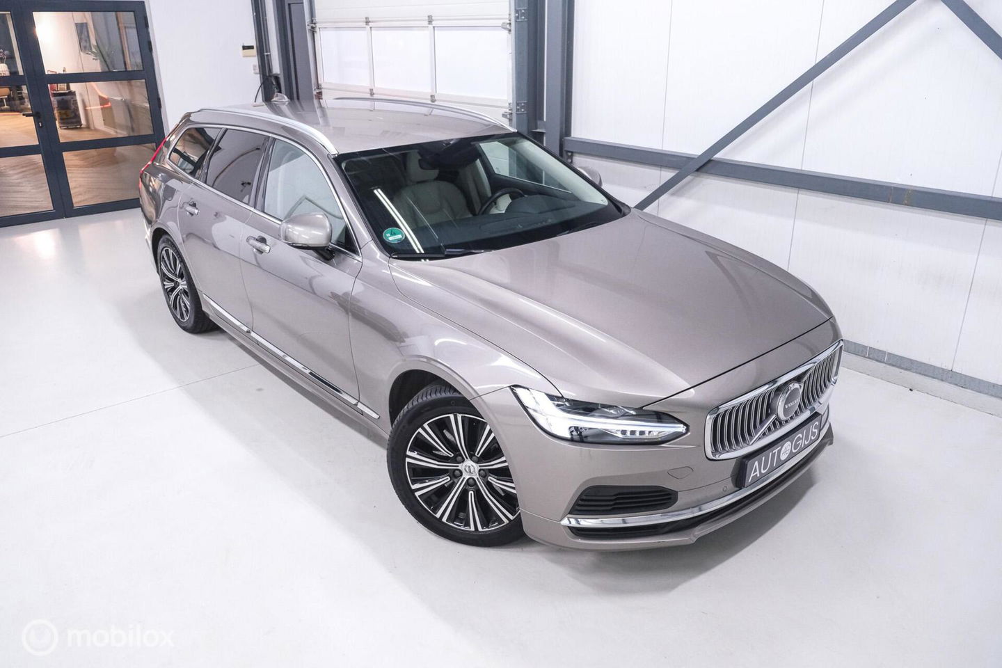 Volvo V90 2.0 T6 AWD Inscription 340 pk | Trekhaak | Camera | Memory | NL auto NAP | 1e eigenaar | Pebble Grey |