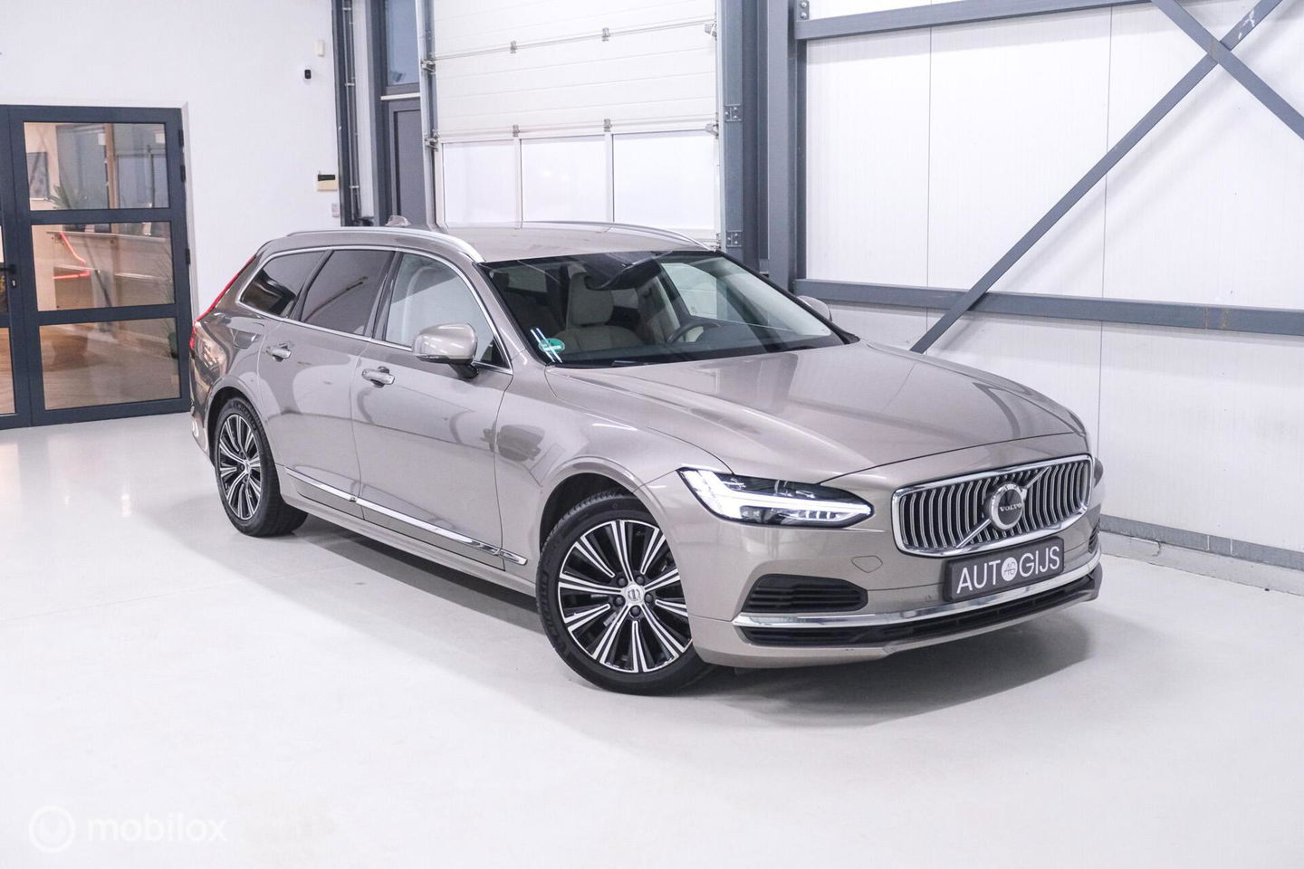 Volvo V90 2.0 T6 AWD Inscription 340 pk | Trekhaak | Camera | Memory | NL auto NAP | 1e eigenaar | Pebble Grey |