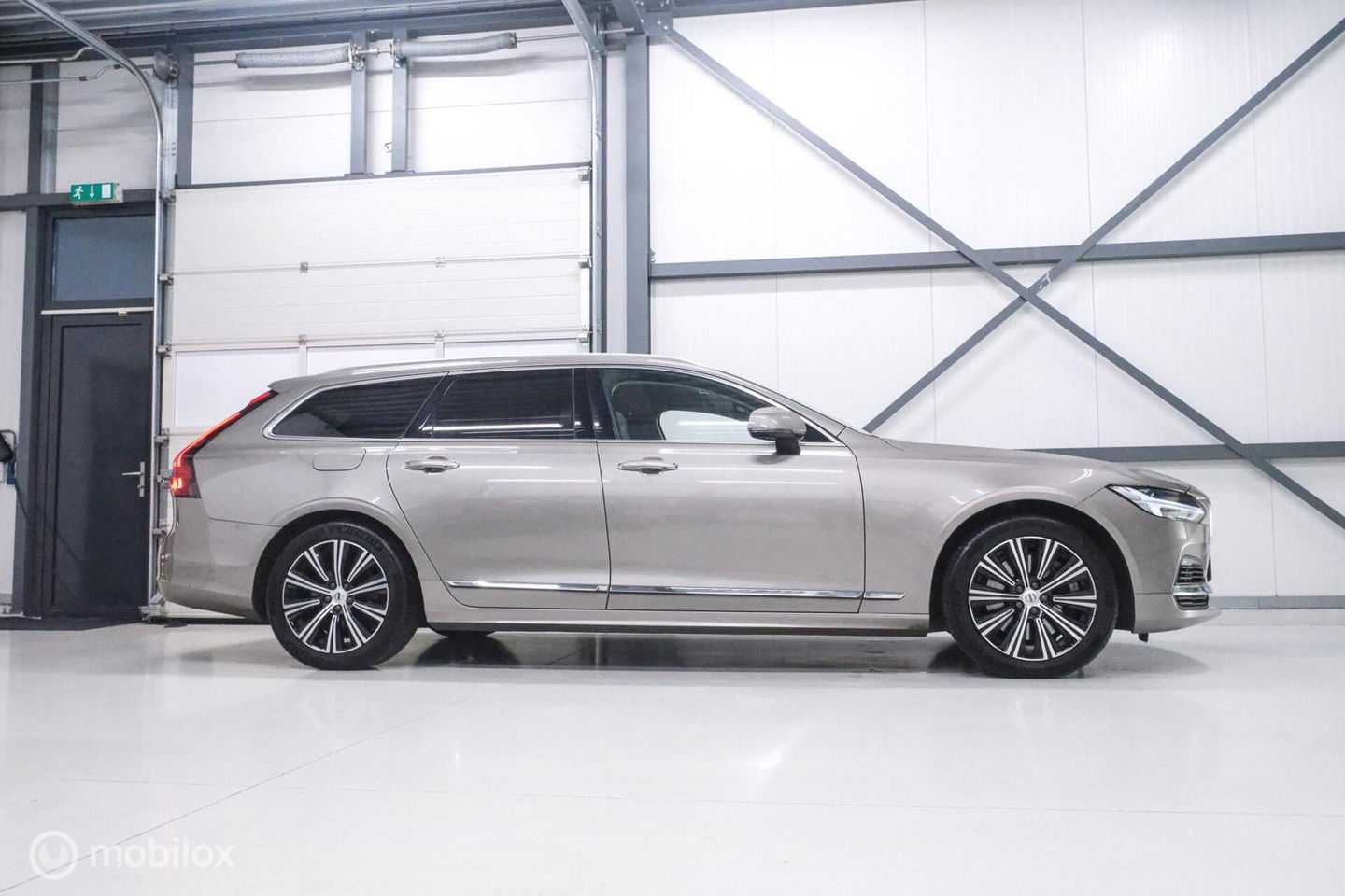 Volvo V90 2.0 T6 AWD Inscription 340 pk | Trekhaak | Camera | Memory | NL auto NAP | 1e eigenaar | Pebble Grey |