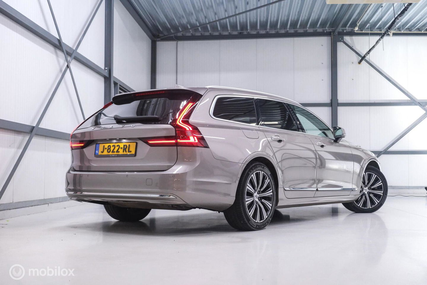 Volvo V90 2.0 T6 AWD Inscription 340 pk | Trekhaak | Camera | Memory | NL auto NAP | 1e eigenaar | Pebble Grey |