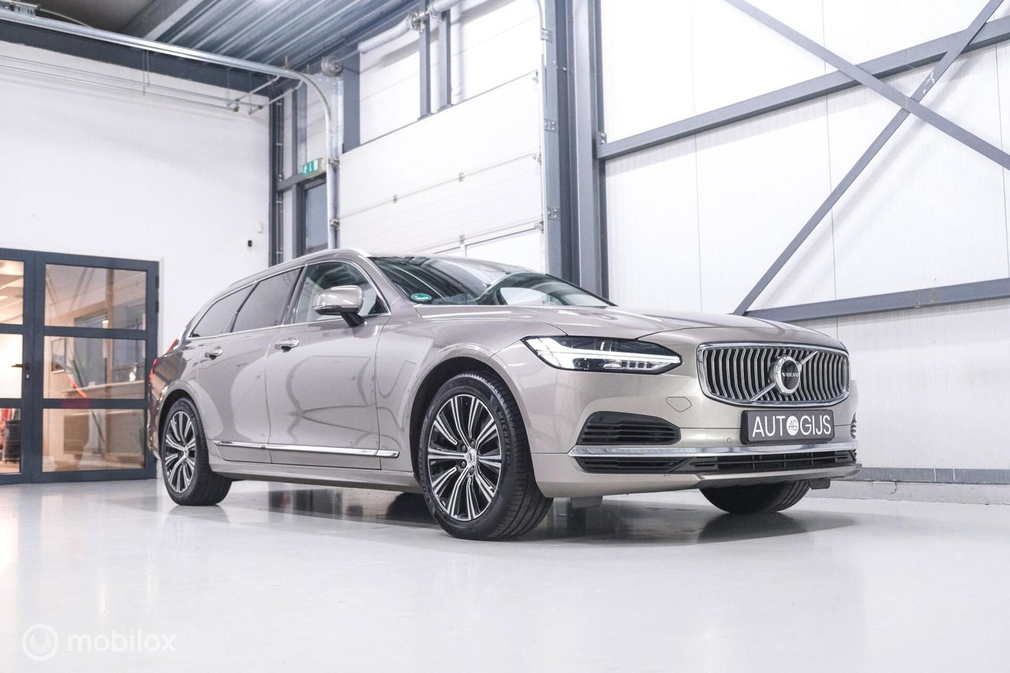 Volvo V90 2.0 T6 AWD Inscription 340 pk | Trekhaak | Camera | Memory | NL auto NAP | 1e eigenaar | Pebble Grey |