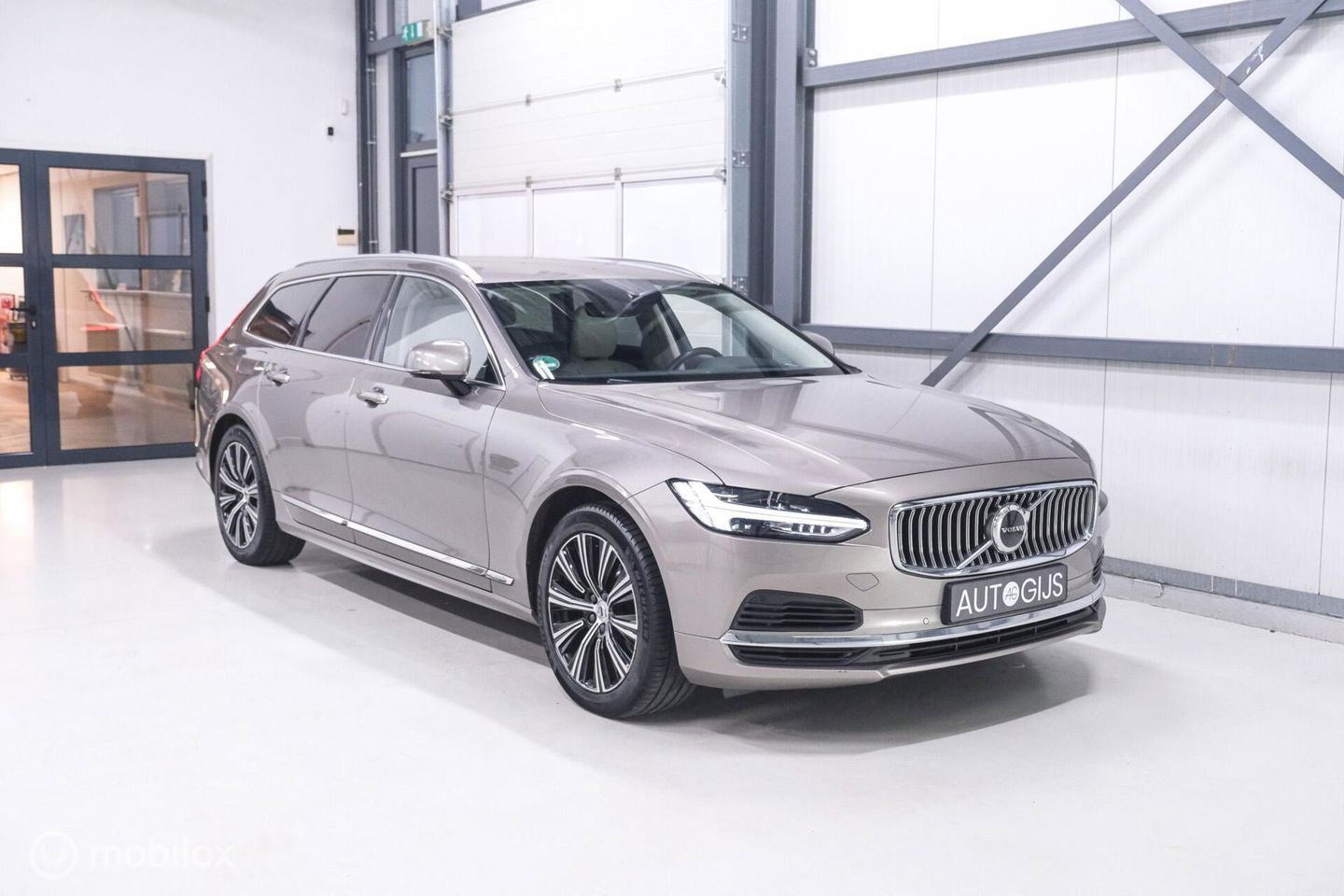 Volvo V90 2.0 T6 AWD Inscription 340 pk | Trekhaak | Camera | Memory | NL auto NAP | 1e eigenaar | Pebble Grey |