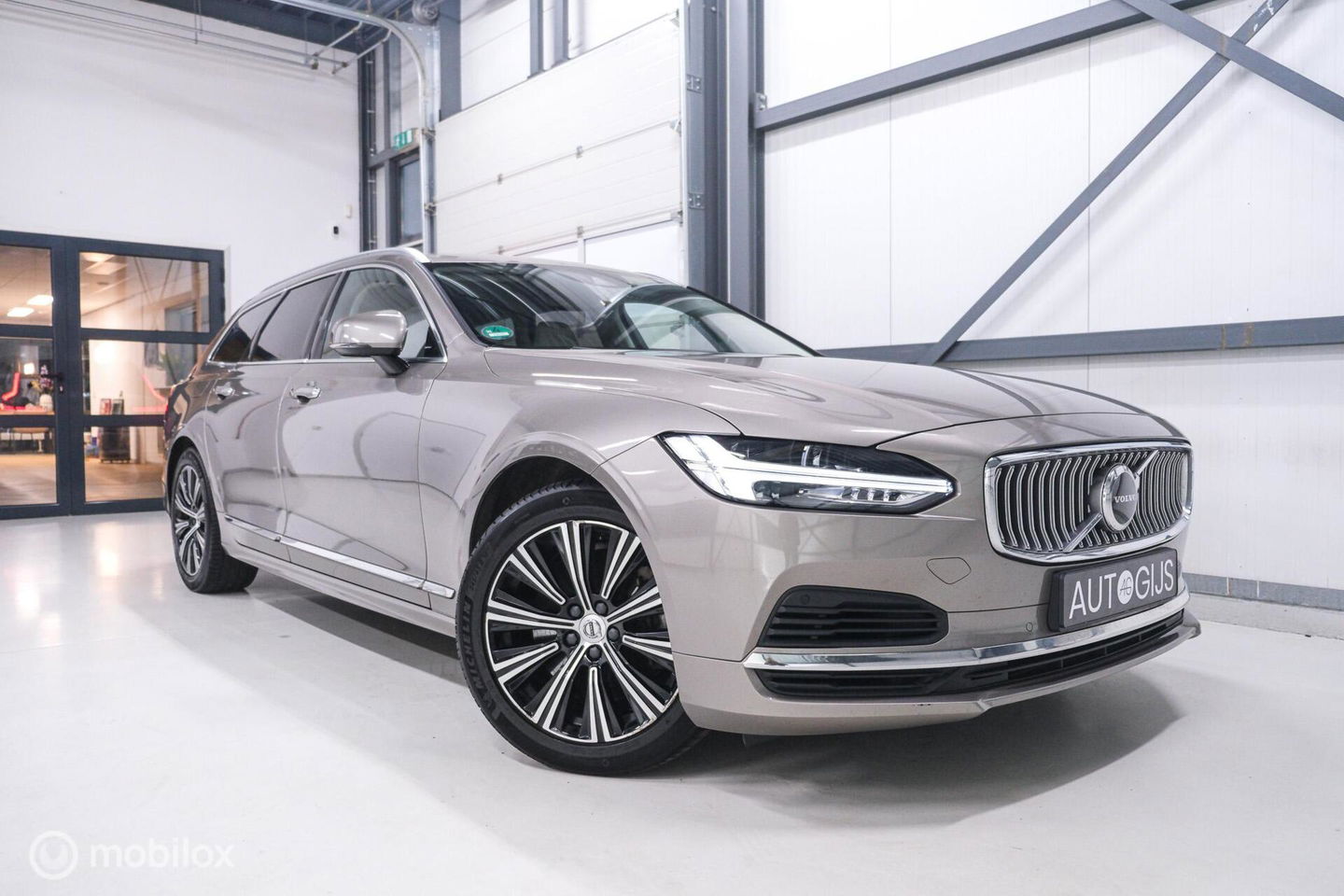 Volvo V90 2.0 T6 AWD Inscription 340 pk | Trekhaak | Camera | Memory | NL auto NAP | 1e eigenaar | Pebble Grey |