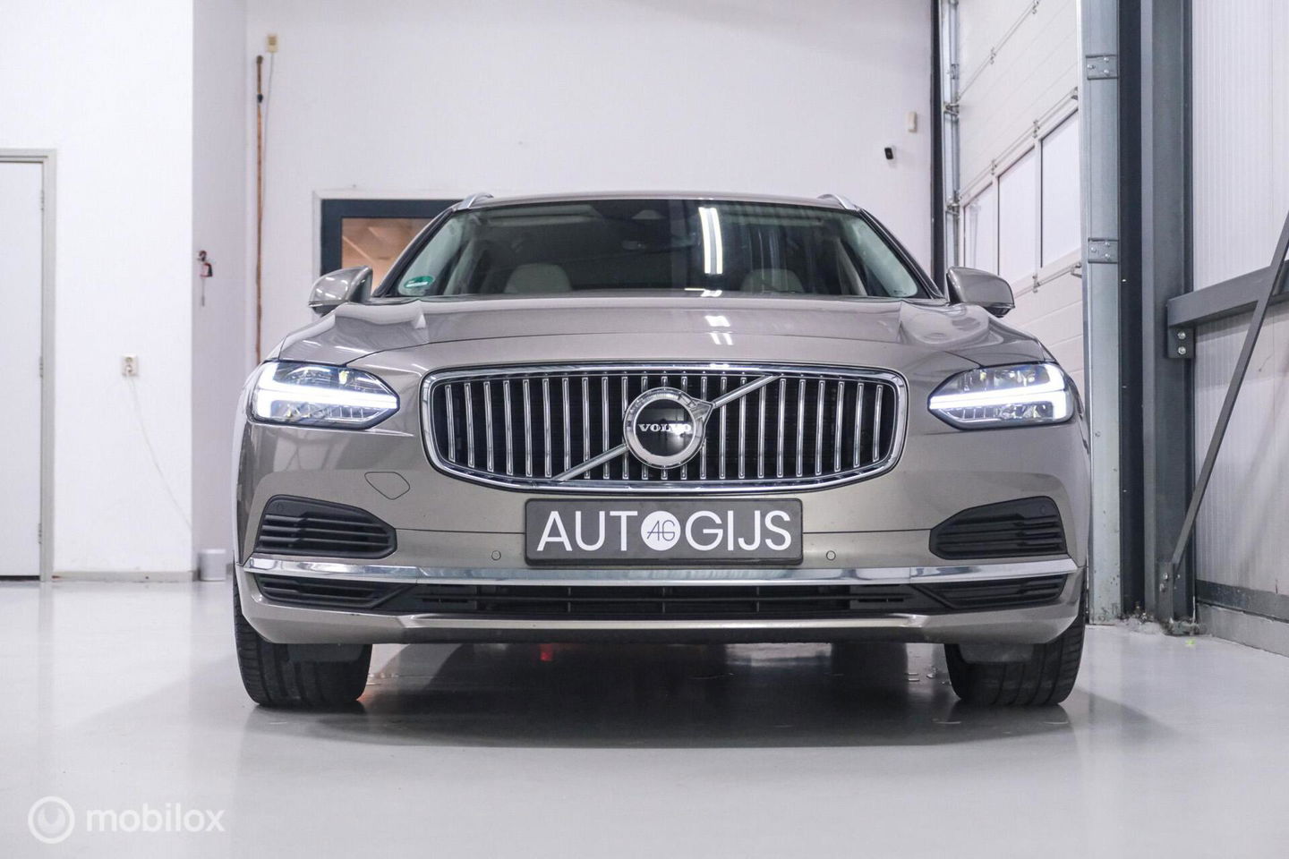 Volvo V90 2.0 T6 AWD Inscription 340 pk | Trekhaak | Camera | Memory | NL auto NAP | 1e eigenaar | Pebble Grey |