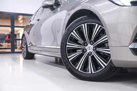 Volvo V90 2.0 T6 AWD Inscription 340 pk | Trekhaak | Camera | Memory | NL auto NAP | 1e eigenaar | Pebble Grey |