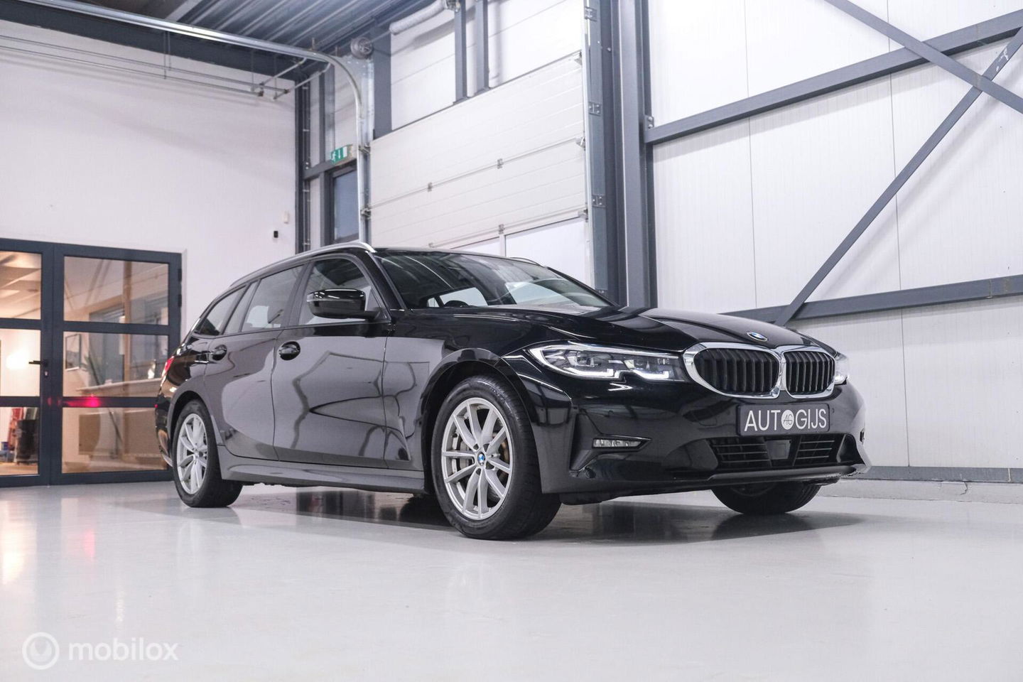 BMW 3 Serie Touring 330e High Executive 290 pk | Trekhaak | Leder | Sportstoelen | NL auto NAP | LED | CarPlay | Stoelverwarming |
