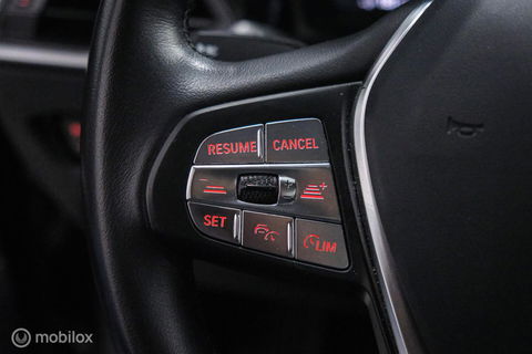 BMW 3 Serie Touring 330e High Executive 290 pk | Trekhaak | Leder | Sportstoelen | NL auto NAP | LED | CarPlay | Stoelverwarming |