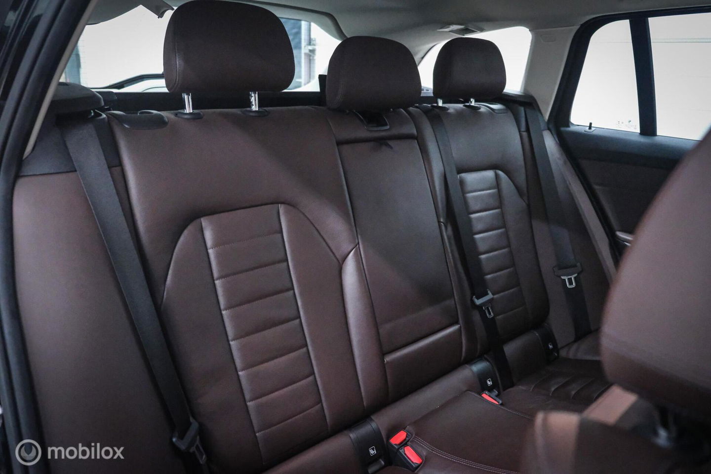 BMW 3 Serie Touring 330e High Executive 290 pk | Trekhaak | Leder | Sportstoelen | NL auto NAP | LED | CarPlay | Stoelverwarming |