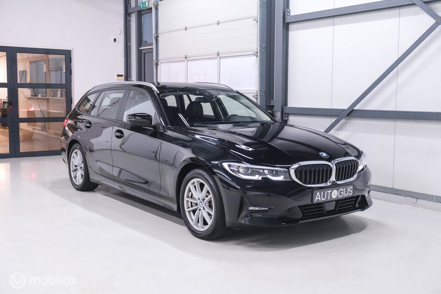 BMW 3 Serie Touring 330e High Executive 290 pk | Trekhaak | Leder | Sportstoelen | NL auto NAP | LED | CarPlay | Stoelverwarming |
