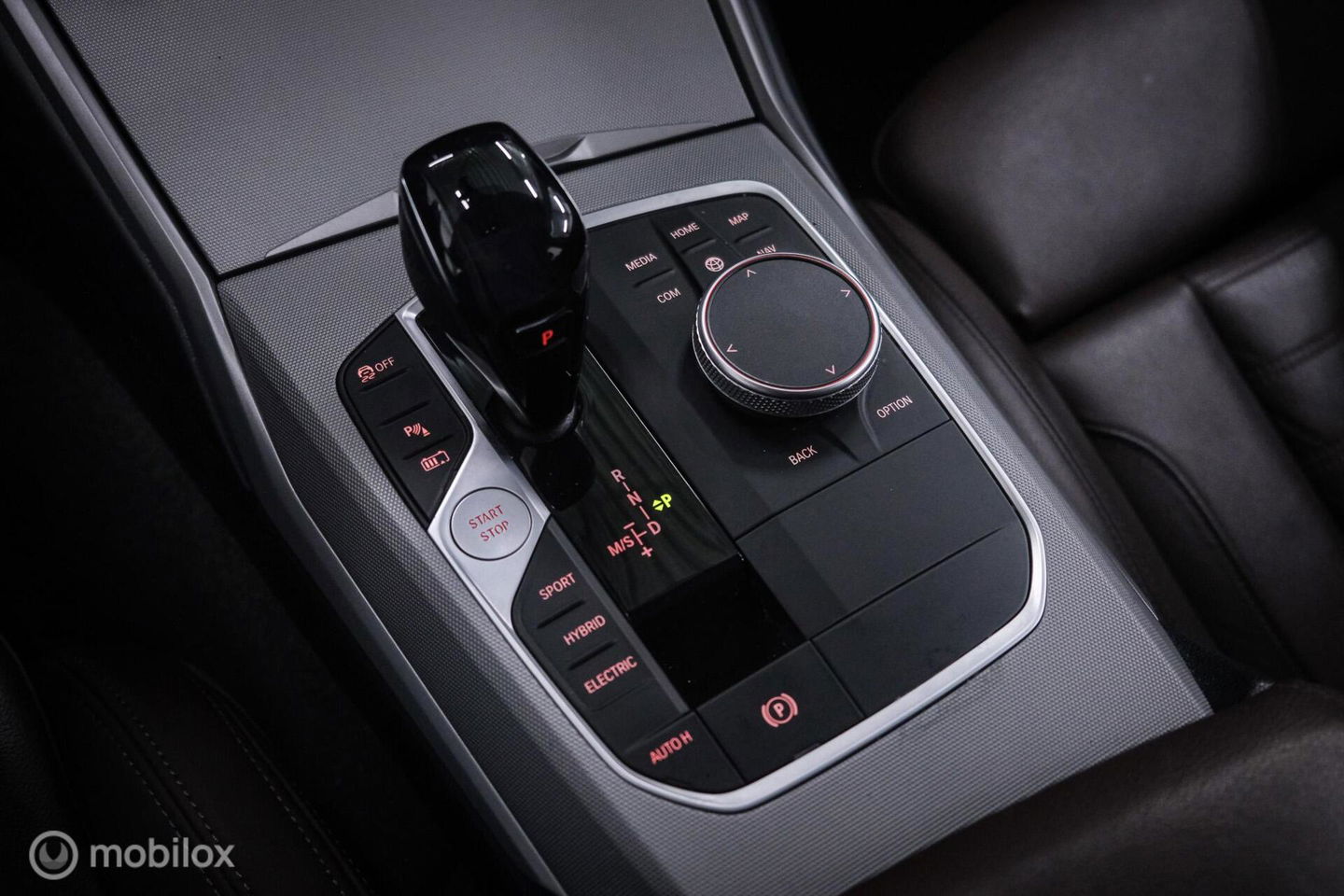 BMW 3 Serie Touring 330e High Executive 290 pk | Trekhaak | Leder | Sportstoelen | NL auto NAP | LED | CarPlay | Stoelverwarming |