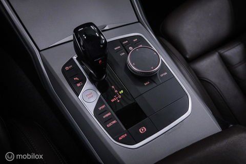 BMW 3 Serie Touring 330e High Executive 290 pk | Trekhaak | Leder | Sportstoelen | NL auto NAP | LED | CarPlay | Stoelverwarming |