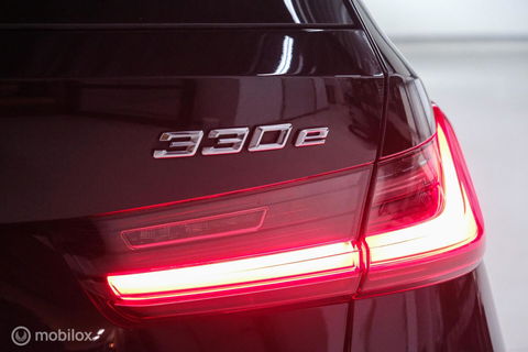 BMW 3 Serie Touring 330e High Executive 290 pk | Trekhaak | Leder | Sportstoelen | NL auto NAP | LED | CarPlay | Stoelverwarming |