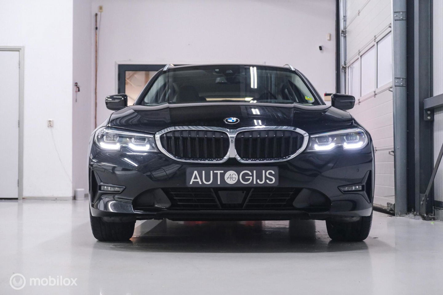 BMW 3 Serie Touring 330e High Executive 290 pk | Trekhaak | Leder | Sportstoelen | NL auto NAP | LED | CarPlay | Stoelverwarming |