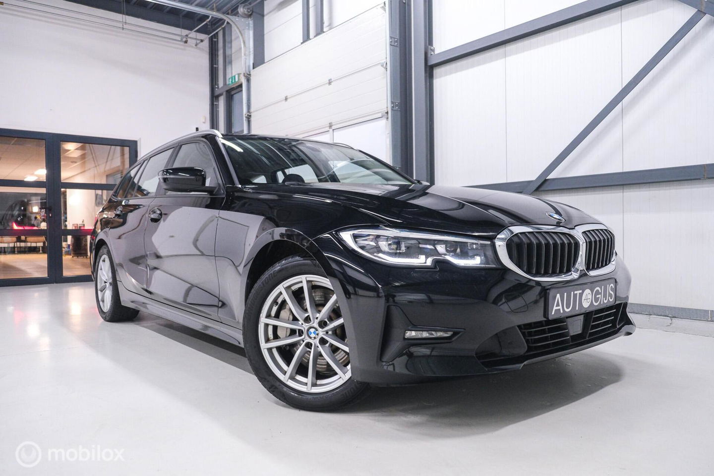 BMW 3 Serie Touring 330e High Executive 290 pk | Trekhaak | Leder | Sportstoelen | NL auto NAP | LED | CarPlay | Stoelverwarming |