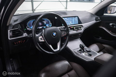 BMW 3 Serie Touring 330e High Executive 290 pk | Trekhaak | Leder | Sportstoelen | NL auto NAP | LED | CarPlay | Stoelverwarming |