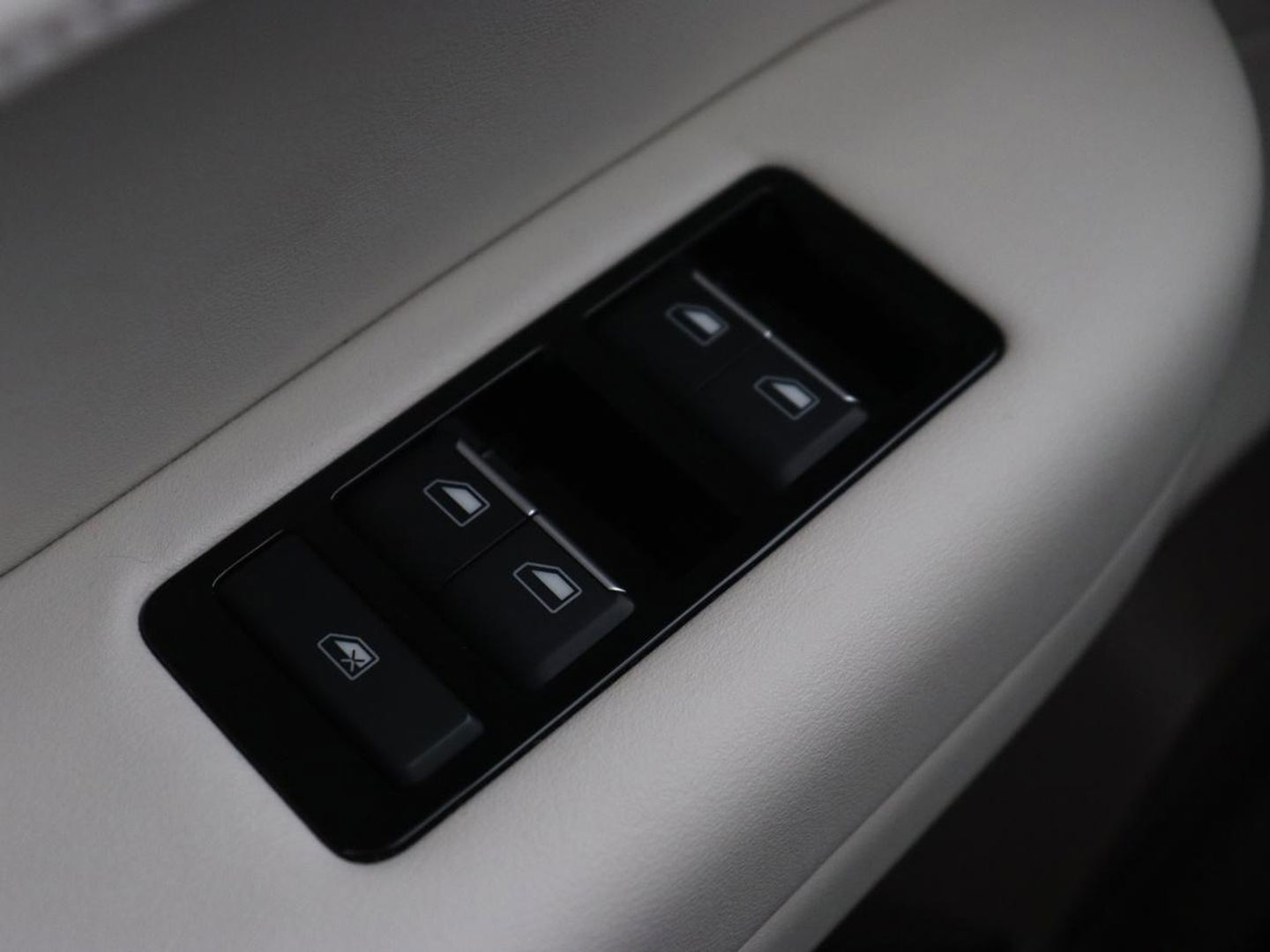 Aiways U5 63 kWh Premium | 3-Fase | Panoramadak | Leder | Stoelverwarming | Adaptive cruise | Carplay | 360 camera | Full LED | Keyless