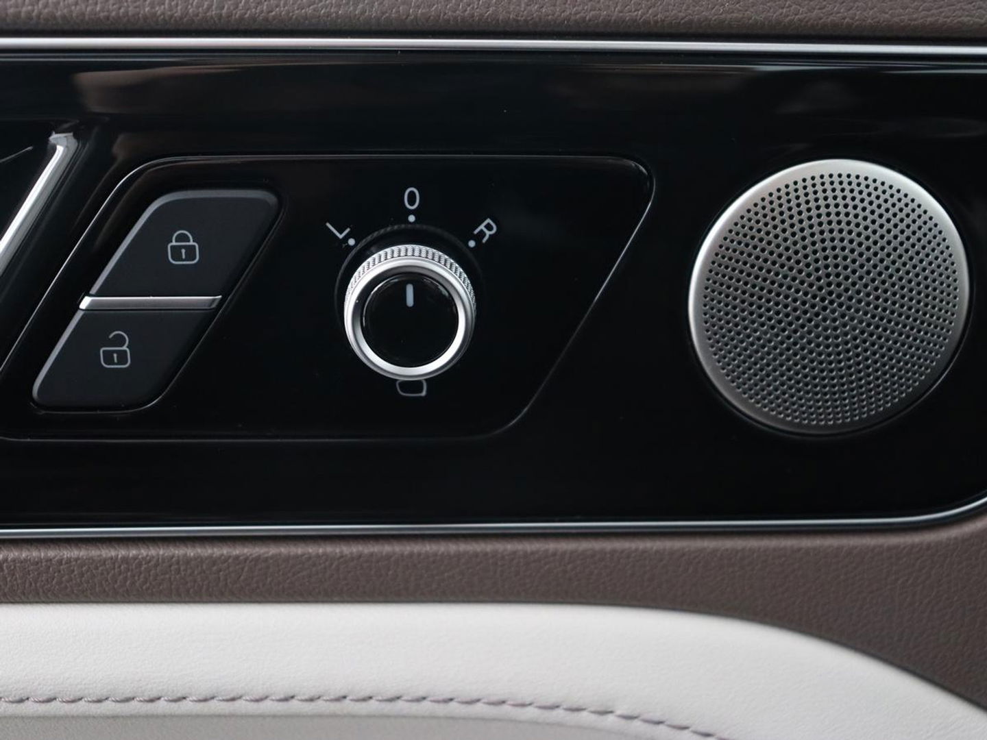 Aiways U5 63 kWh Premium | 3-Fase | Panoramadak | Leder | Stoelverwarming | Adaptive cruise | Carplay | 360 camera | Full LED | Keyless