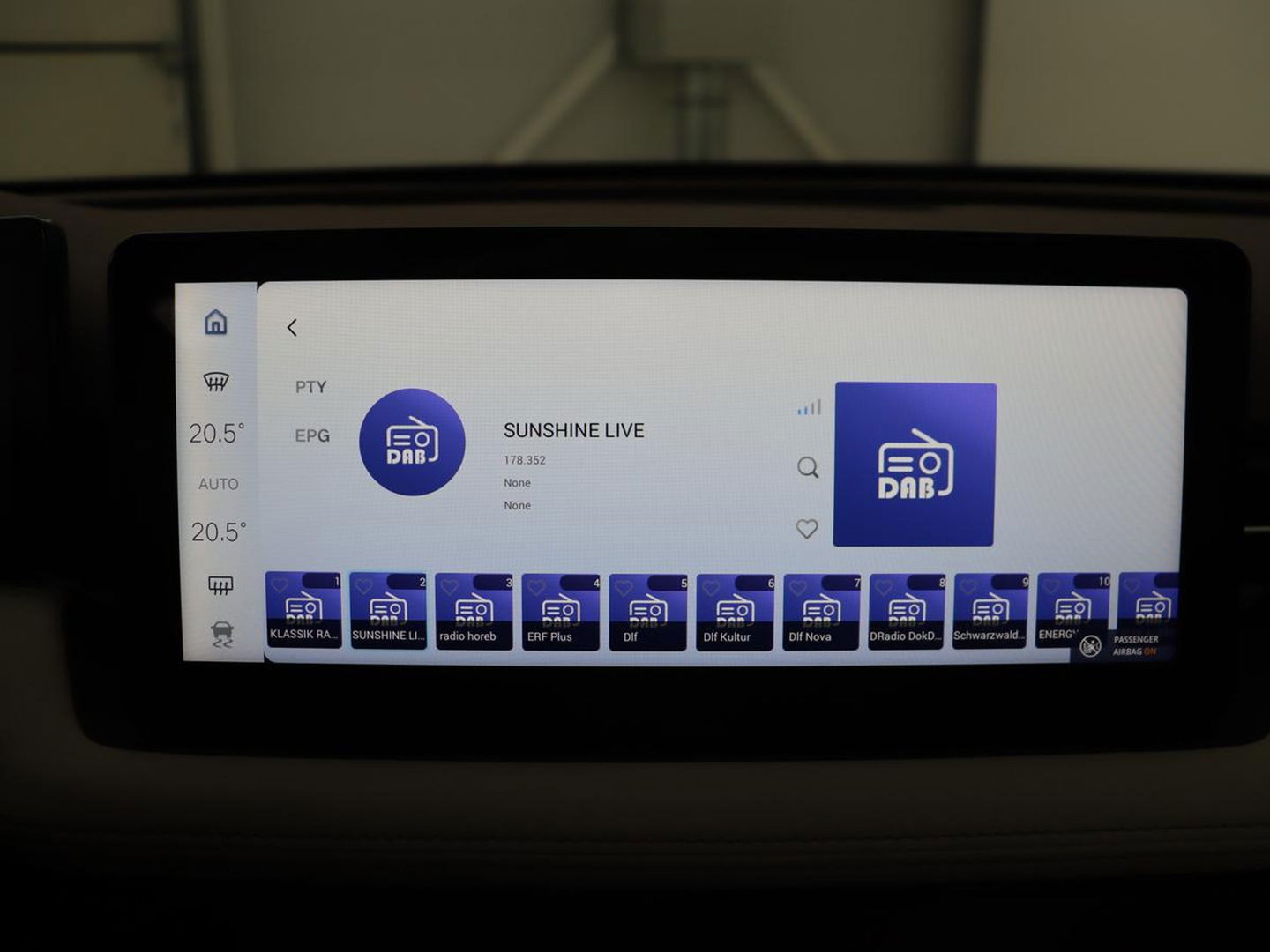 Aiways U5 63 kWh Premium | 3-Fase | Panoramadak | Leder | Stoelverwarming | Adaptive cruise | Carplay | 360 camera | Full LED | Keyless