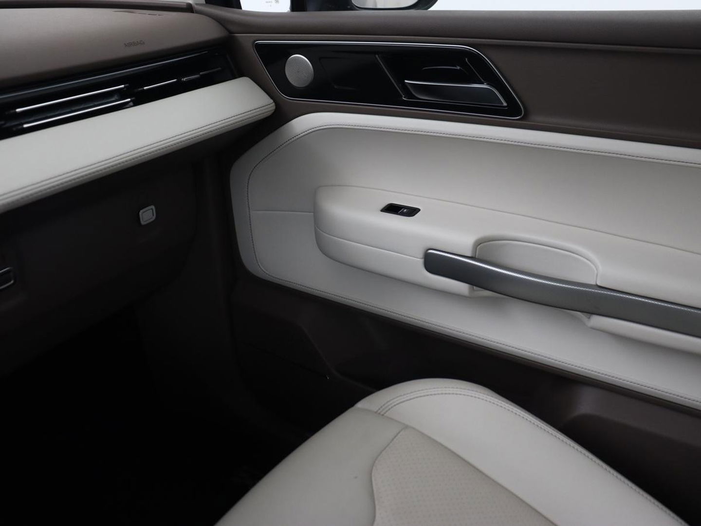 Aiways U5 63 kWh Premium | 3-Fase | Panoramadak | Leder | Stoelverwarming | Adaptive cruise | Carplay | 360 camera | Full LED | Keyless