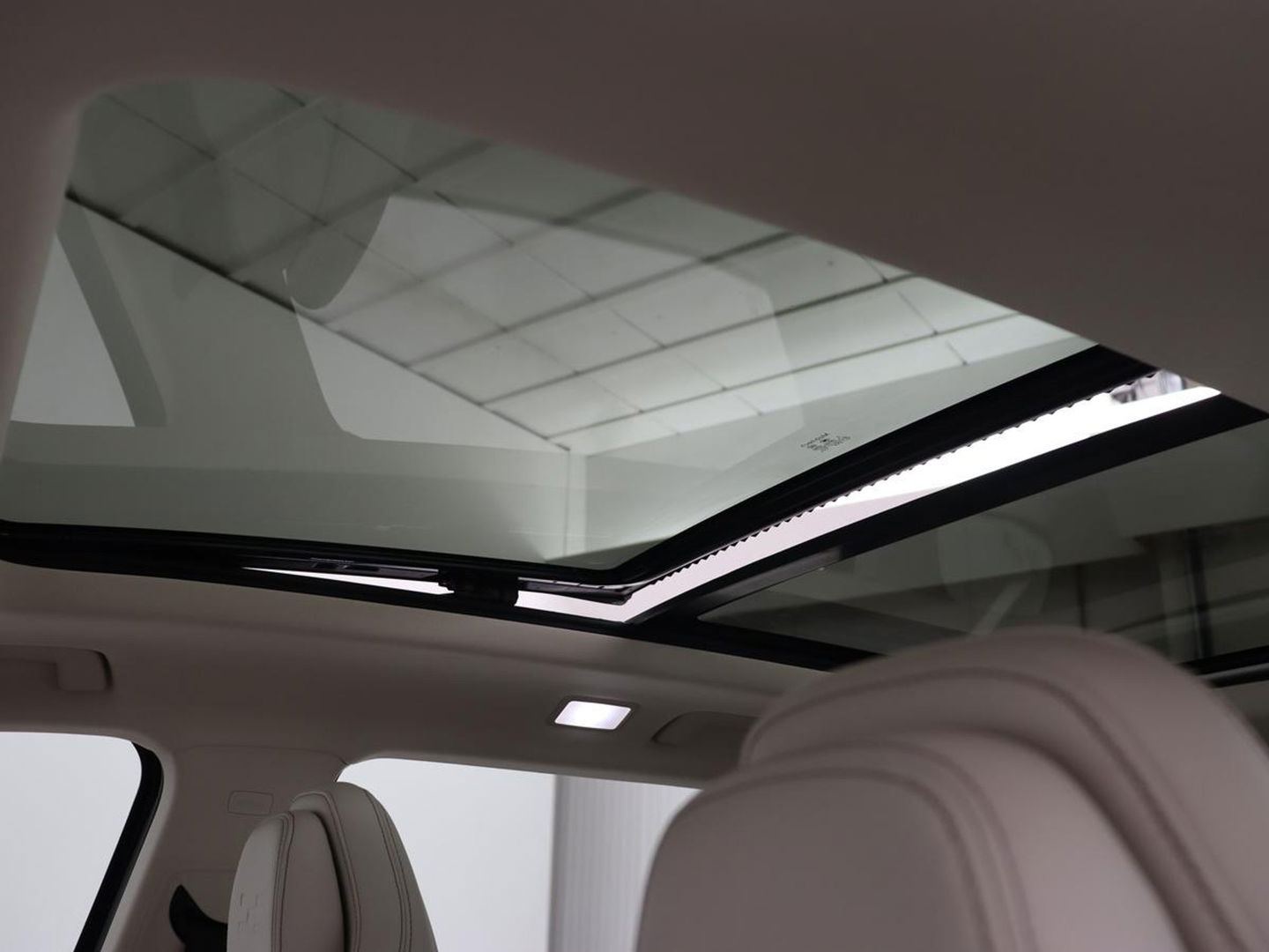 Aiways U5 63 kWh Premium | 3-Fase | Panoramadak | Leder | Stoelverwarming | Adaptive cruise | Carplay | 360 camera | Full LED | Keyless