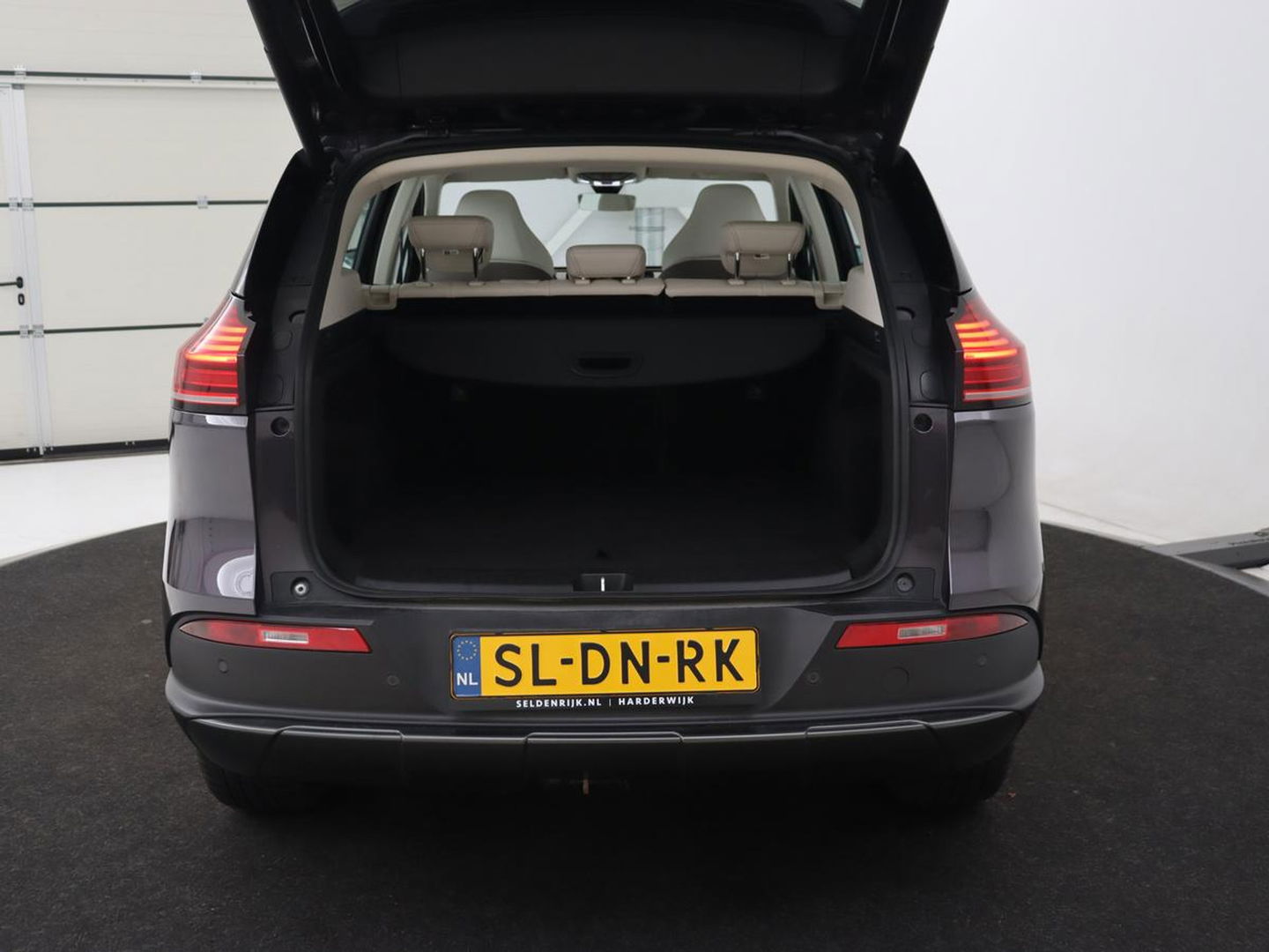 Aiways U5 63 kWh Premium | 3-Fase | Panoramadak | Leder | Stoelverwarming | Adaptive cruise | Carplay | 360 camera | Full LED | Keyless