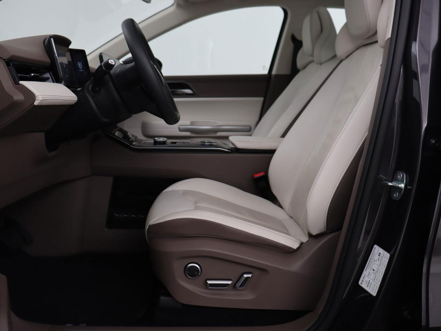 Aiways U5 63 kWh Premium | 3-Fase | Panoramadak | Leder | Stoelverwarming | Adaptive cruise | Carplay | 360 camera | Full LED | Keyless