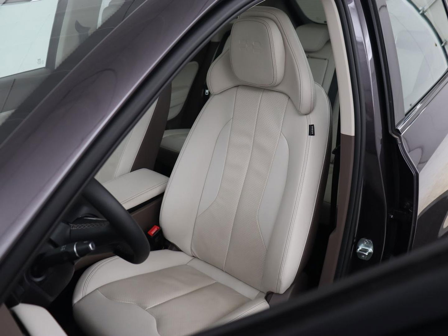 Aiways U5 63 kWh Premium | 3-Fase | Panoramadak | Leder | Stoelverwarming | Adaptive cruise | Carplay | 360 camera | Full LED | Keyless