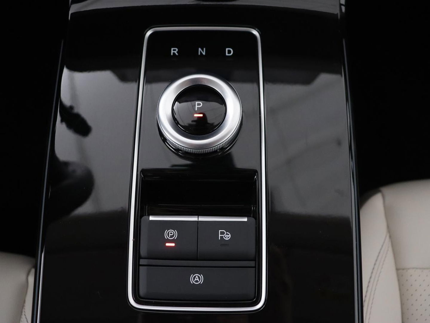 Aiways U5 63 kWh Premium | 3-Fase | Panoramadak | Leder | Stoelverwarming | Adaptive cruise | Carplay | 360 camera | Full LED | Keyless