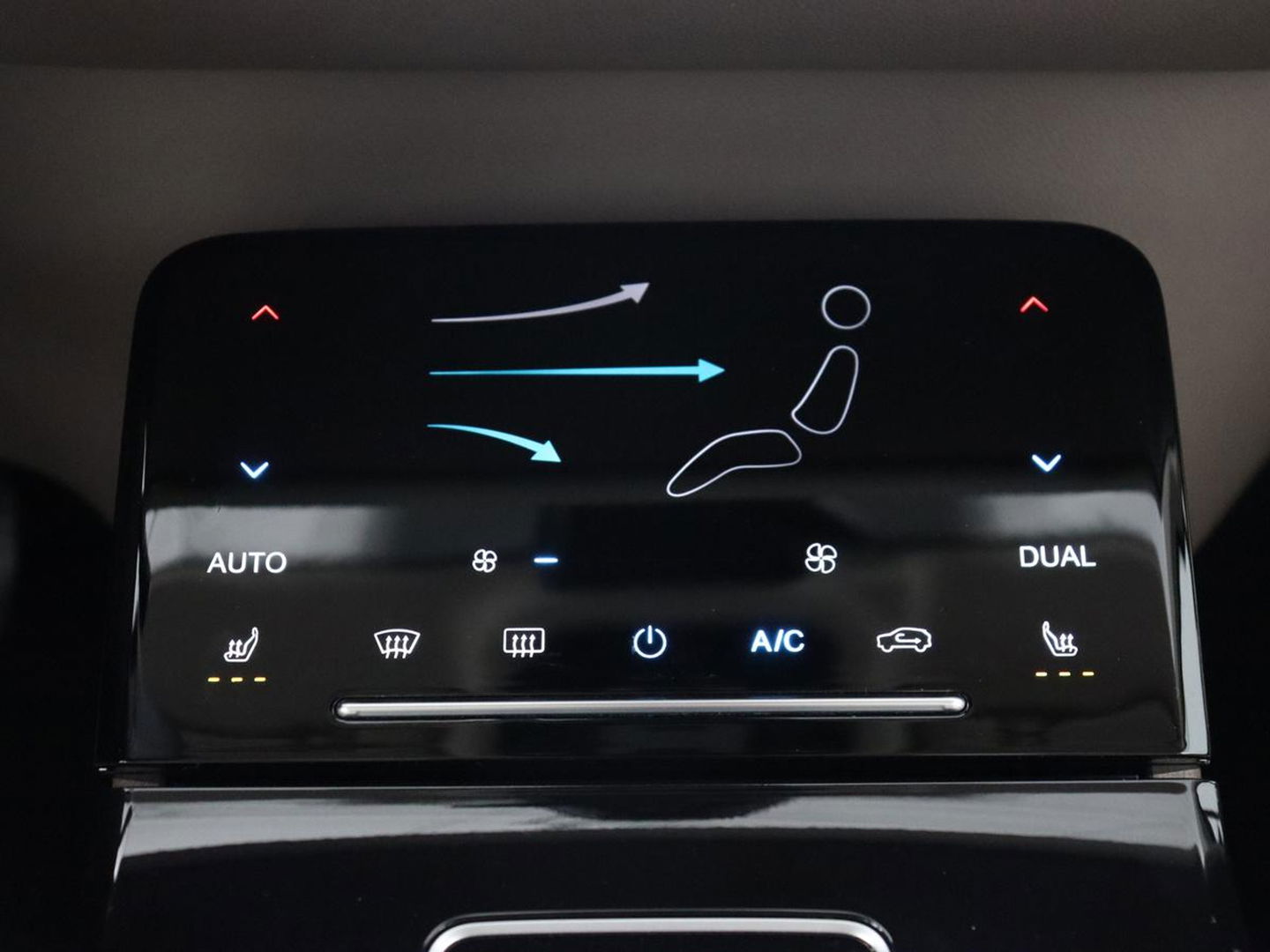 Aiways U5 63 kWh Premium | 3-Fase | Panoramadak | Leder | Stoelverwarming | Adaptive cruise | Carplay | 360 camera | Full LED | Keyless