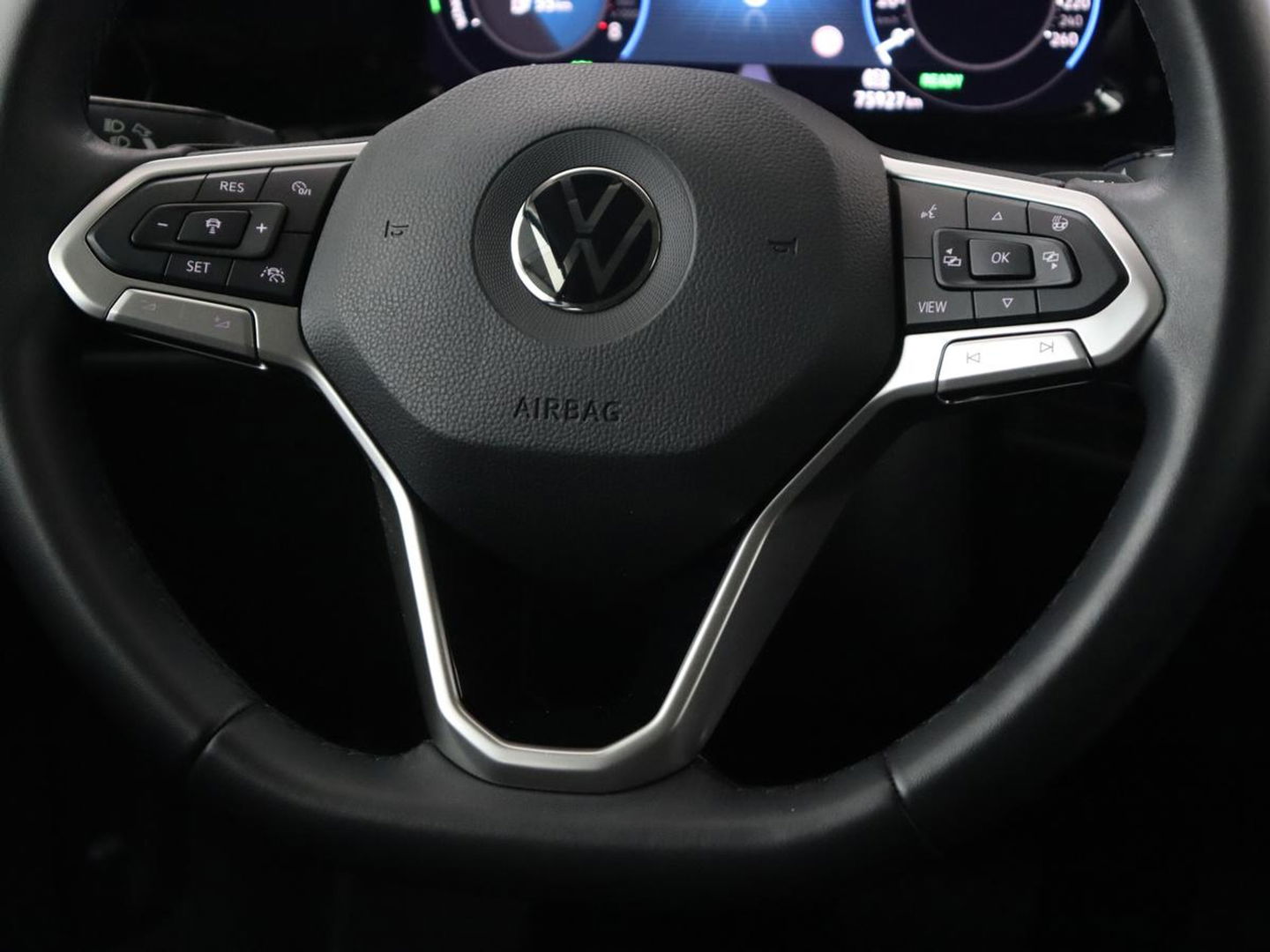 Volkswagen Golf 1.4 eHybrid Style | Stoelverwarming | Massage | Carplay | Sfeerverlichting | Navigatie | Memory | Adaptive cruise | Full LED | Parkeerhulp | Getint glas | PHEV | Plug In