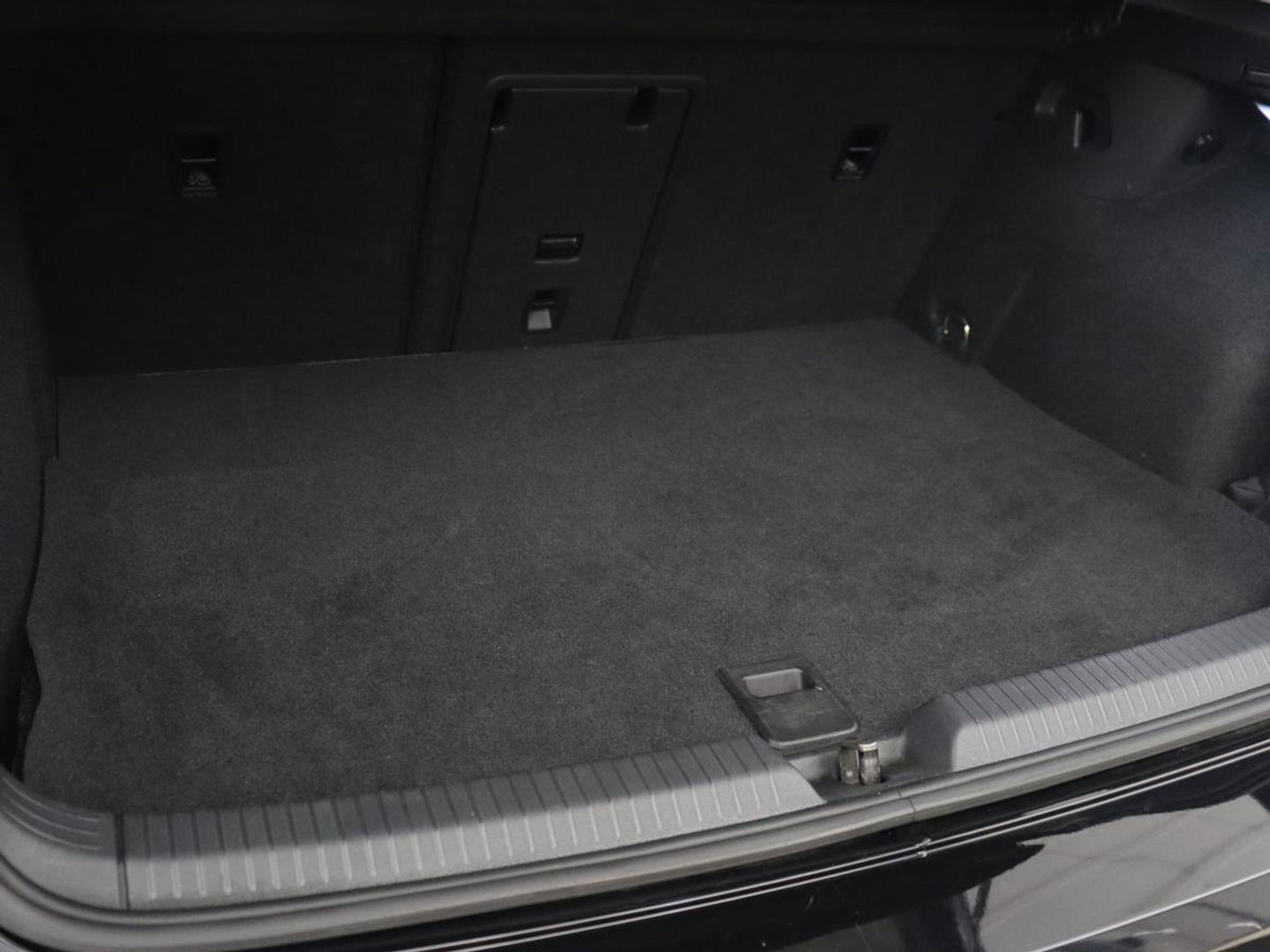 Volkswagen Golf 1.4 eHybrid Style | Stoelverwarming | Massage | Carplay | Sfeerverlichting | Navigatie | Memory | Adaptive cruise | Full LED | Parkeerhulp | Getint glas | PHEV | Plug In