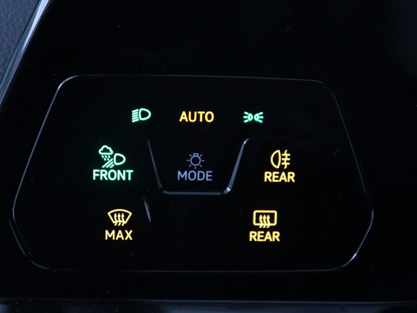 Volkswagen Golf 1.4 eHybrid Style | Stoelverwarming | Massage | Carplay | Sfeerverlichting | Navigatie | Memory | Adaptive cruise | Full LED | Parkeerhulp | Getint glas | PHEV | Plug In