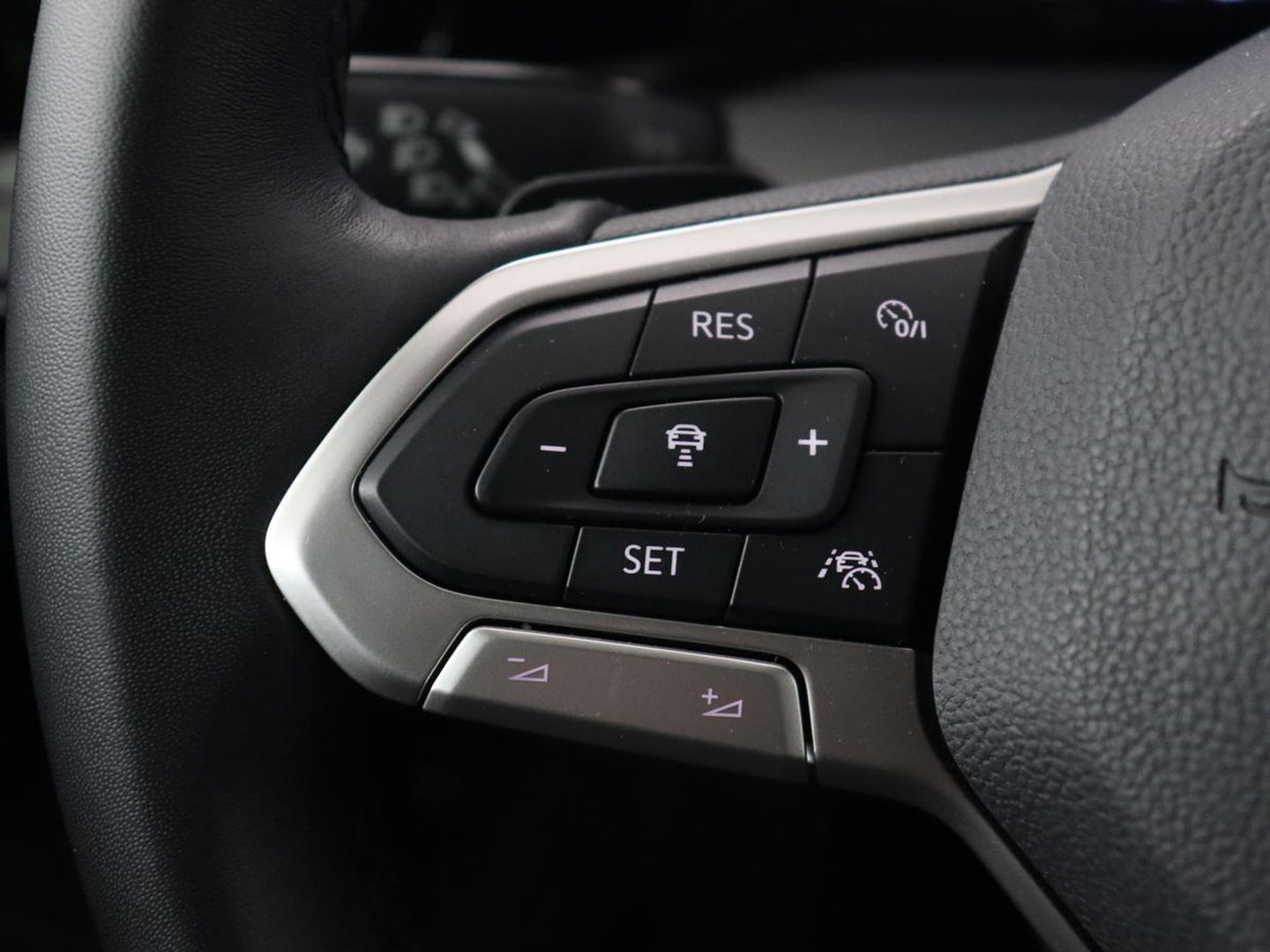 Volkswagen Golf 1.4 eHybrid Style | Stoelverwarming | Massage | Carplay | Sfeerverlichting | Navigatie | Memory | Adaptive cruise | Full LED | Parkeerhulp | Getint glas | PHEV | Plug In