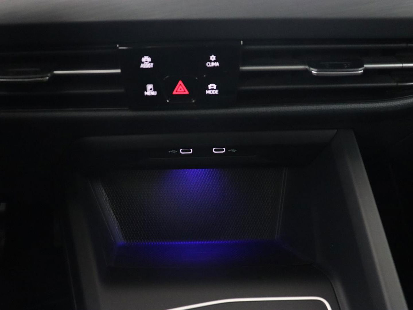 Volkswagen Golf 1.4 eHybrid Style | Stoelverwarming | Massage | Carplay | Sfeerverlichting | Navigatie | Memory | Adaptive cruise | Full LED | Parkeerhulp | Getint glas | PHEV | Plug In