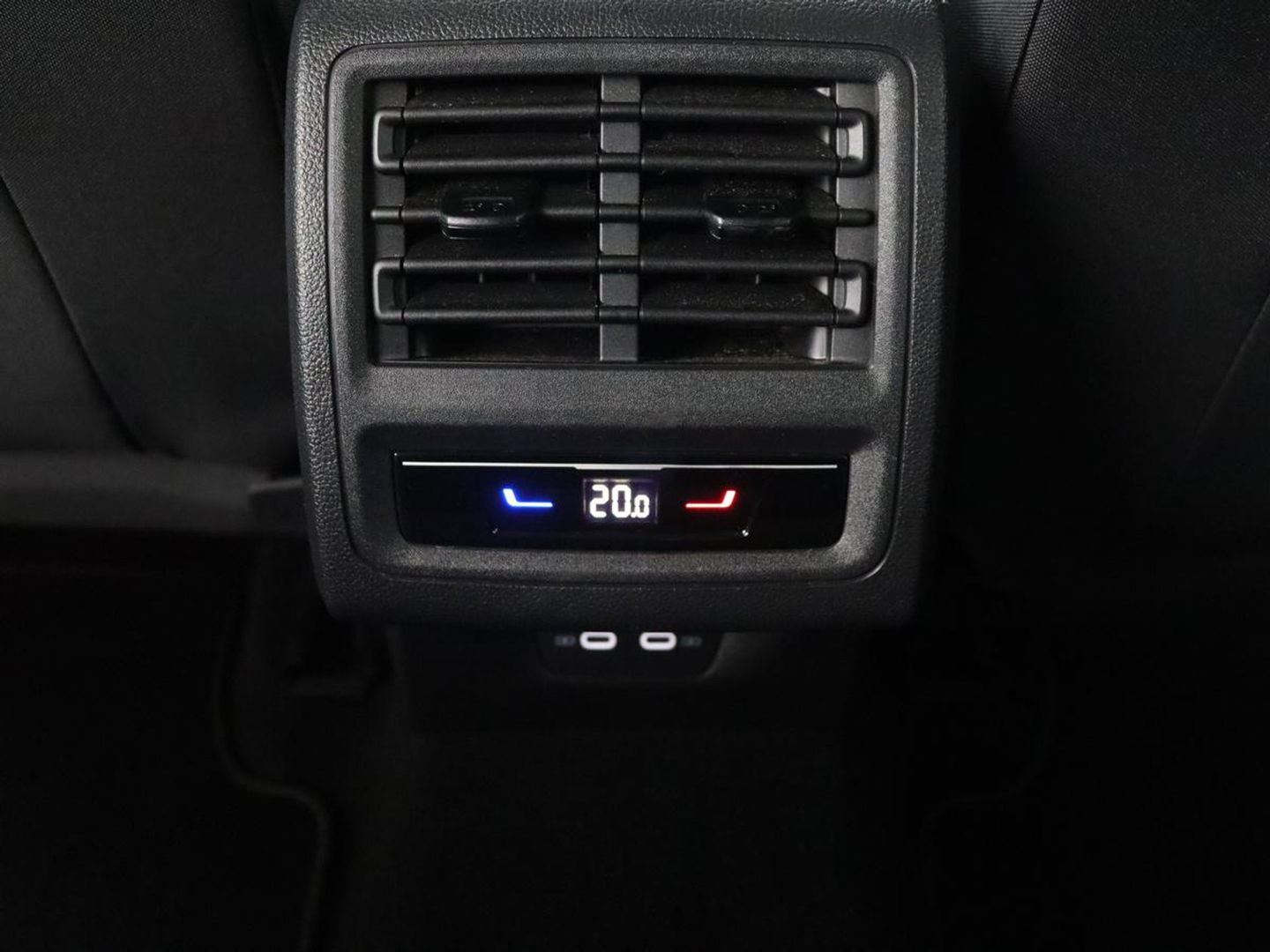 Volkswagen Golf 1.4 eHybrid Style | Stoelverwarming | Massage | Carplay | Sfeerverlichting | Navigatie | Memory | Adaptive cruise | Full LED | Parkeerhulp | Getint glas | PHEV | Plug In