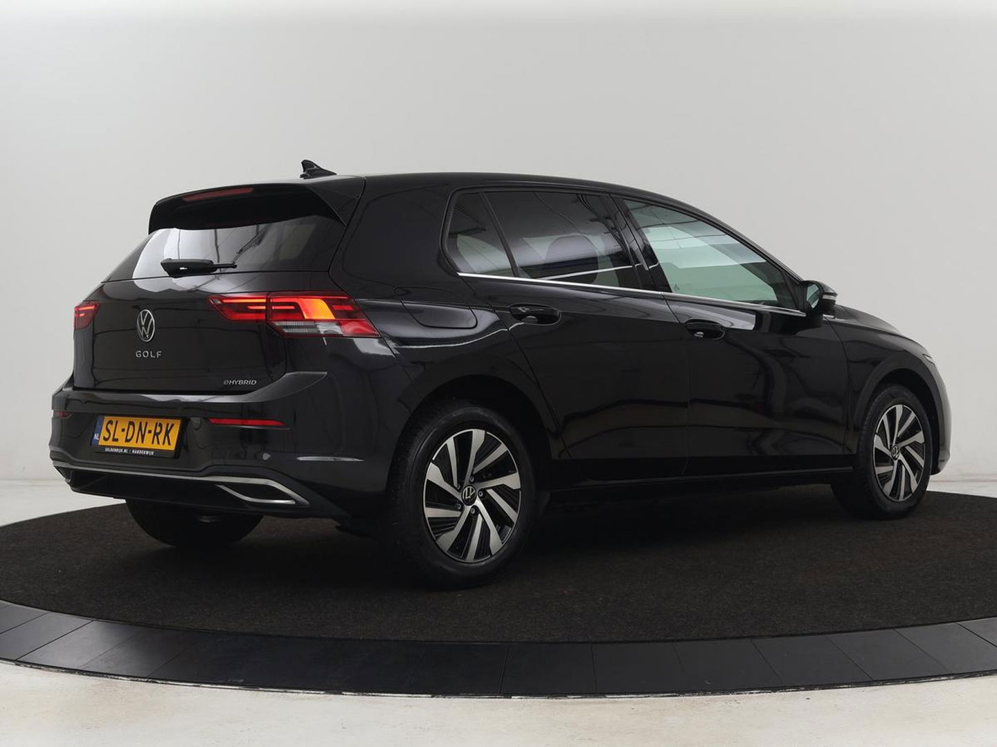 Volkswagen Golf 1.4 eHybrid Style | Stoelverwarming | Massage | Carplay | Sfeerverlichting | Navigatie | Memory | Adaptive cruise | Full LED | Parkeerhulp | Getint glas | PHEV | Plug In