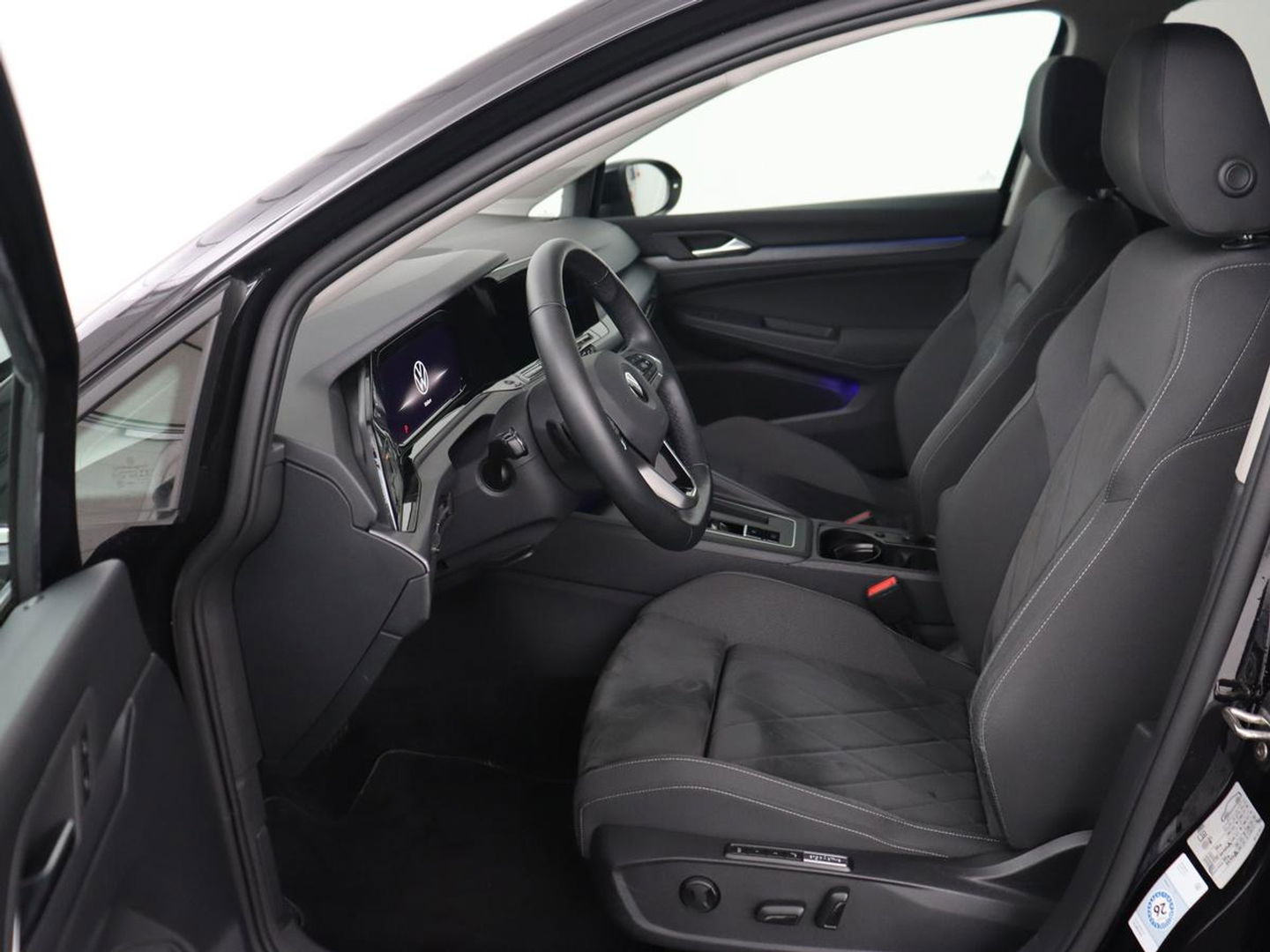 Volkswagen Golf 1.4 eHybrid Style | Stoelverwarming | Massage | Carplay | Sfeerverlichting | Navigatie | Memory | Adaptive cruise | Full LED | Parkeerhulp | Getint glas | PHEV | Plug In