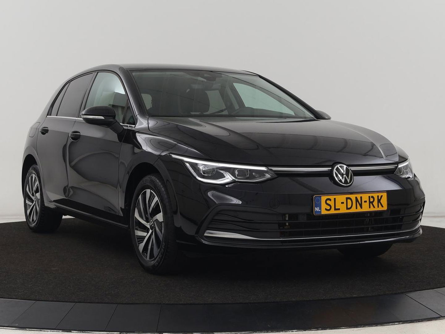 Volkswagen Golf 1.4 eHybrid Style | Stoelverwarming | Massage | Carplay | Sfeerverlichting | Navigatie | Memory | Adaptive cruise | Full LED | Parkeerhulp | Getint glas | PHEV | Plug In